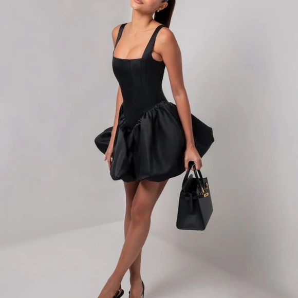 Size S Heiress Beverly Hills poof dress. Never worn, it was too small. - Picture 2 of 7